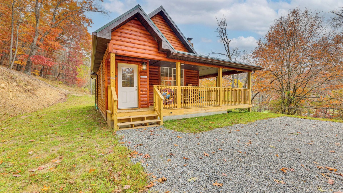 Marlinton Cabin | Hike & Fish: Marlinton Cabin w/Fire Pit & Views!
