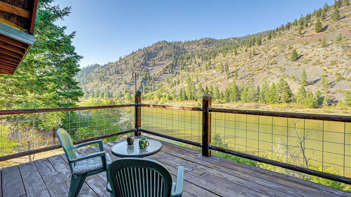 Superior Cabin | Hike, Fish & Unwind: Remote Escape in Montana