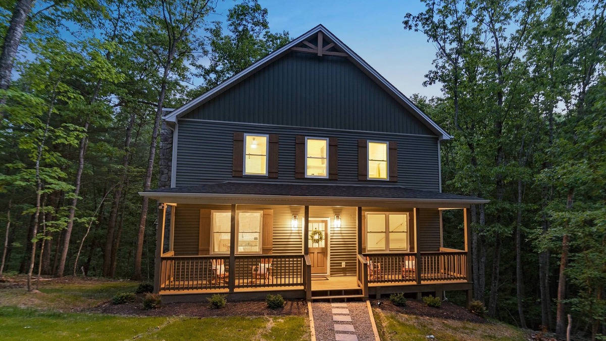 Massanutten House | Hike Shenandoah this Autumn | Top-Rated 4Br w/2 King Suites | JMU Football