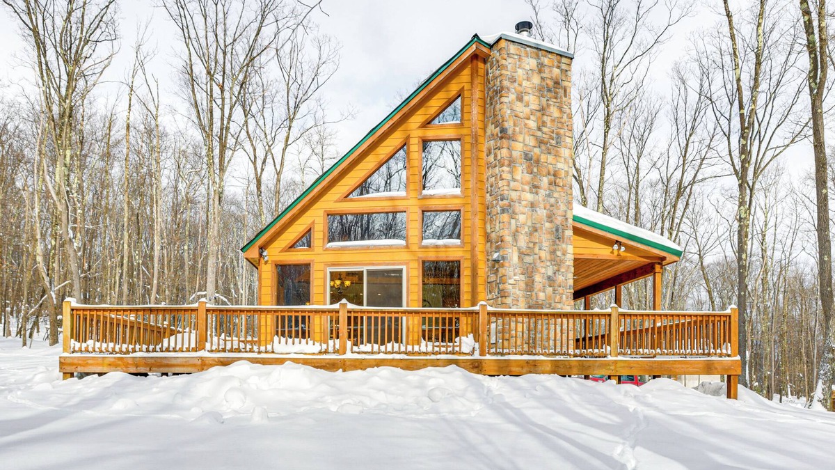 Terra Alta Cabin | Hike, Ski & Raft: Terra Alta Cabin w/Large Deck