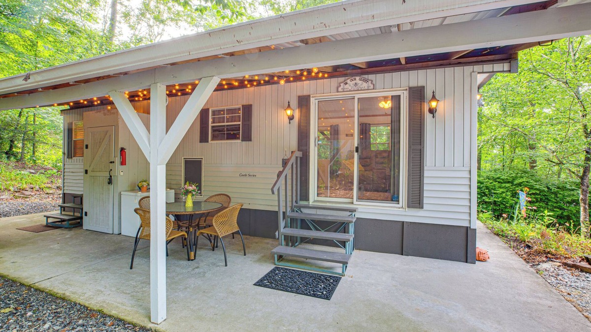 Newland House | Hike, Swim, Ski & More: Pet-Friendly Newland Home!