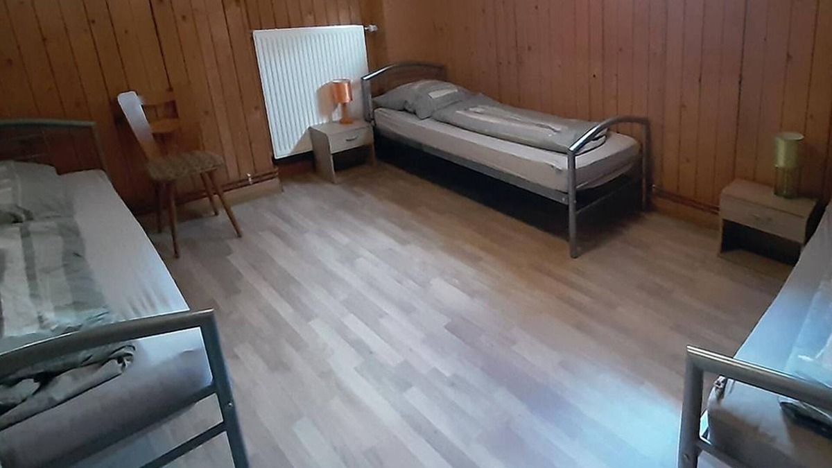Mittelhof Apartment | Hiker's room 2 (3-bed room) - camping in the oak forest - camping - chalets