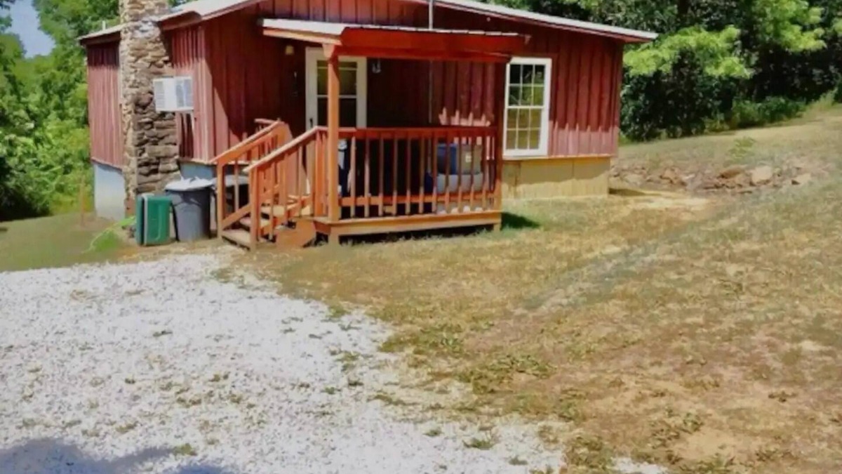 Sand Gap Cabin | Hikers and waterfall chaser friendly cabin