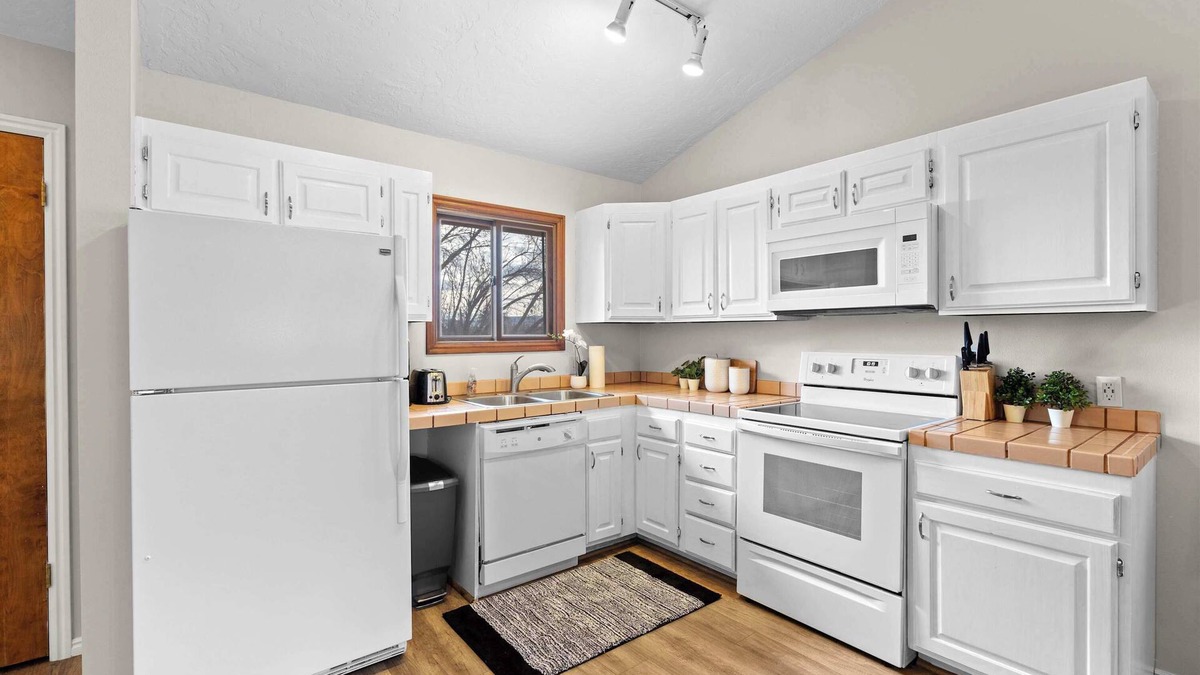 St. George Condo | Hikers Hideaway Cozy Resort Condo w/Pool & More