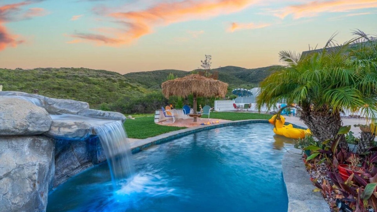 San Carlos House | Hiker’s Paradise! Heated Pool, fire pits, and views