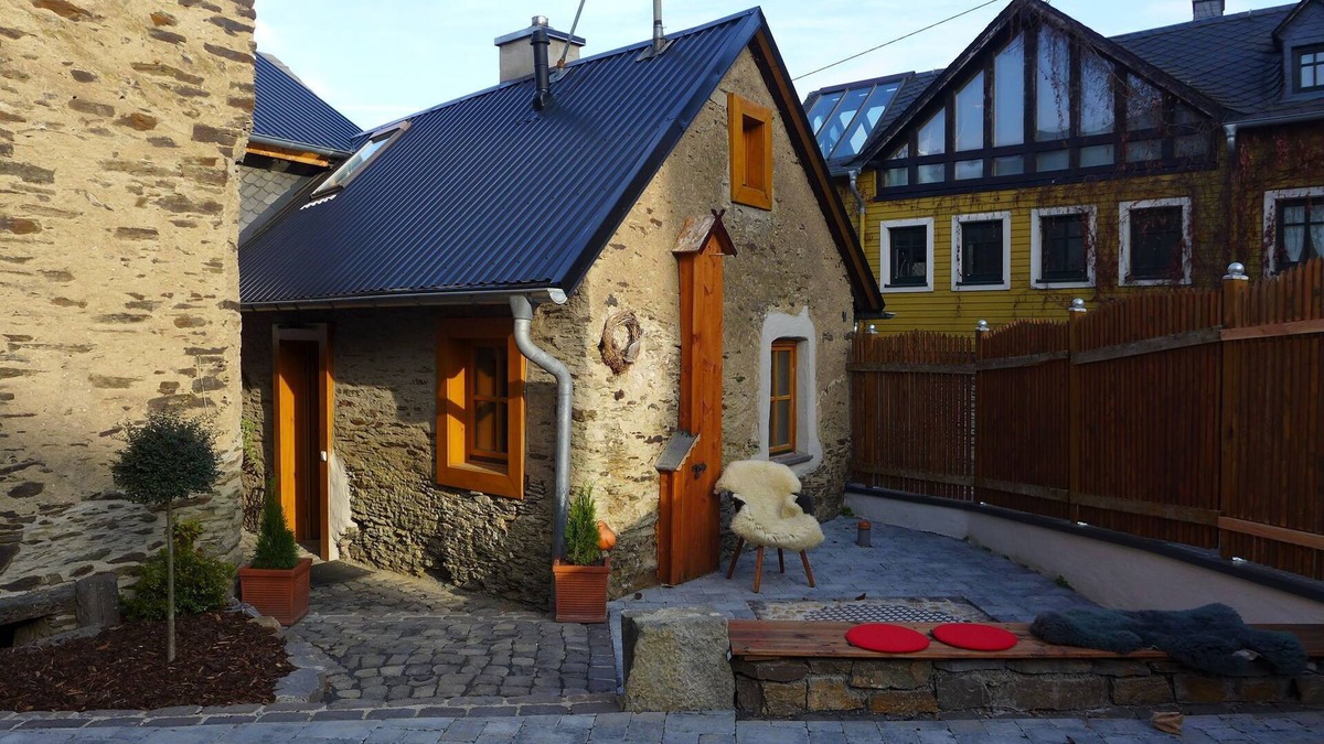 Roes House | Hiking Roes: Nature & Charm