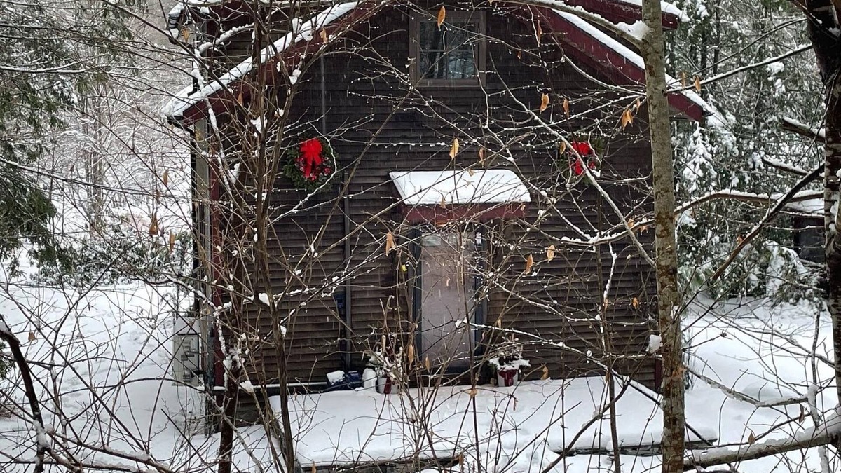 Chichester Cabin | Hiking. Skiing. Chill by the Fire