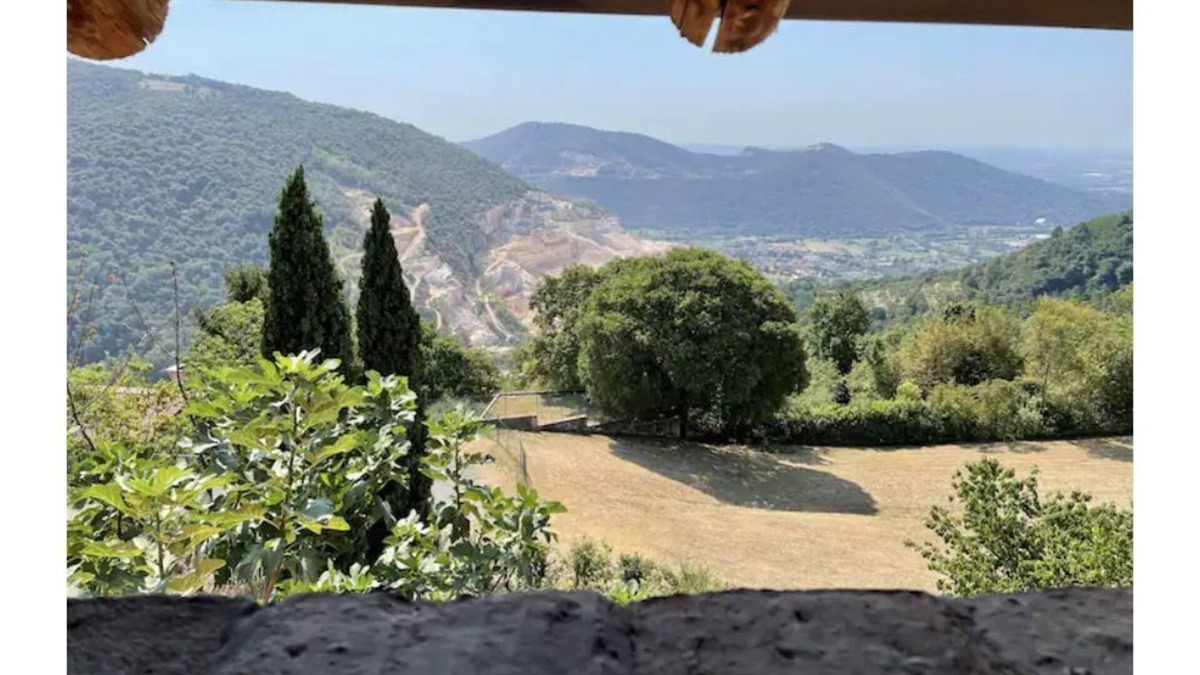 Botticino Apartment | Hiking trails, Marble, Valley & Apennines views - Scenic wooden loft