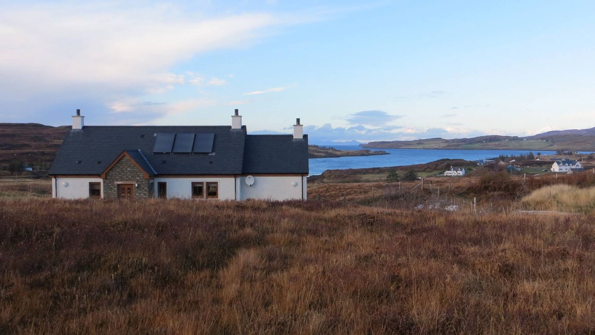 Suladale Cottage | Hill Cottage - a cottage that sleeps 4 guests in 2 bedrooms