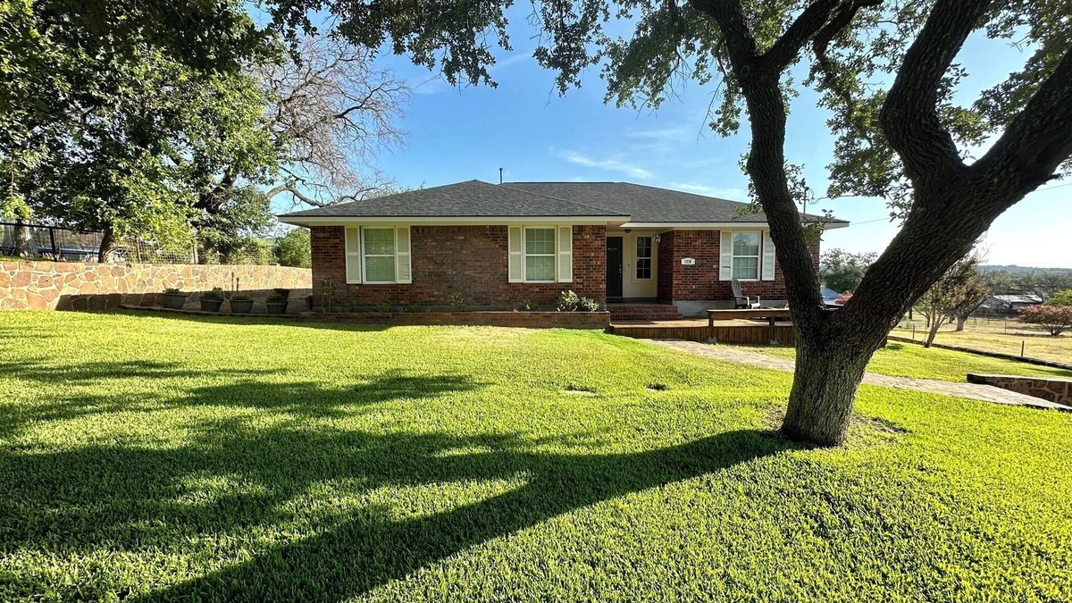 Mason House | Hill Country Home - close to Mason Square