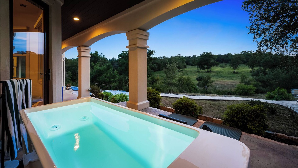 Bear Creek House | Hill Country Views w/cold plunge, sauna, fire pit, grill on 10 acres!