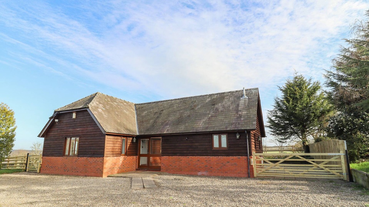 Longtown Cottage | HILL FARM COTTAGE, pet friendly, with open fire in Abbey Dore