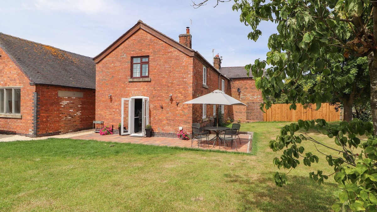 Nantwich Cottage | HILL FARM, pet friendly, character holiday cottage in Wrenbury