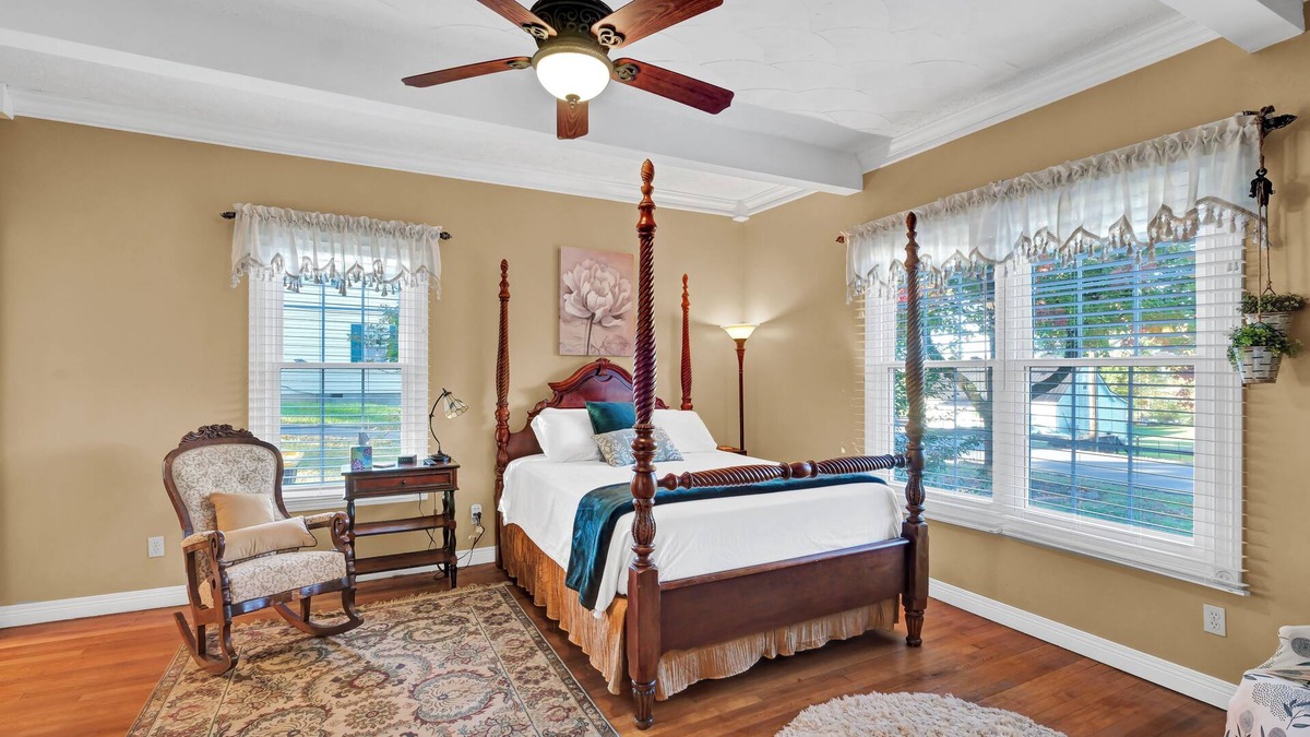 Loretto Bed & Breakfast | Hill House B&B