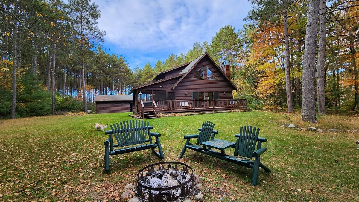 Minocqua Cottage | Hill Lake Charming Minocqua Cabin Fire Pit W&D Pets