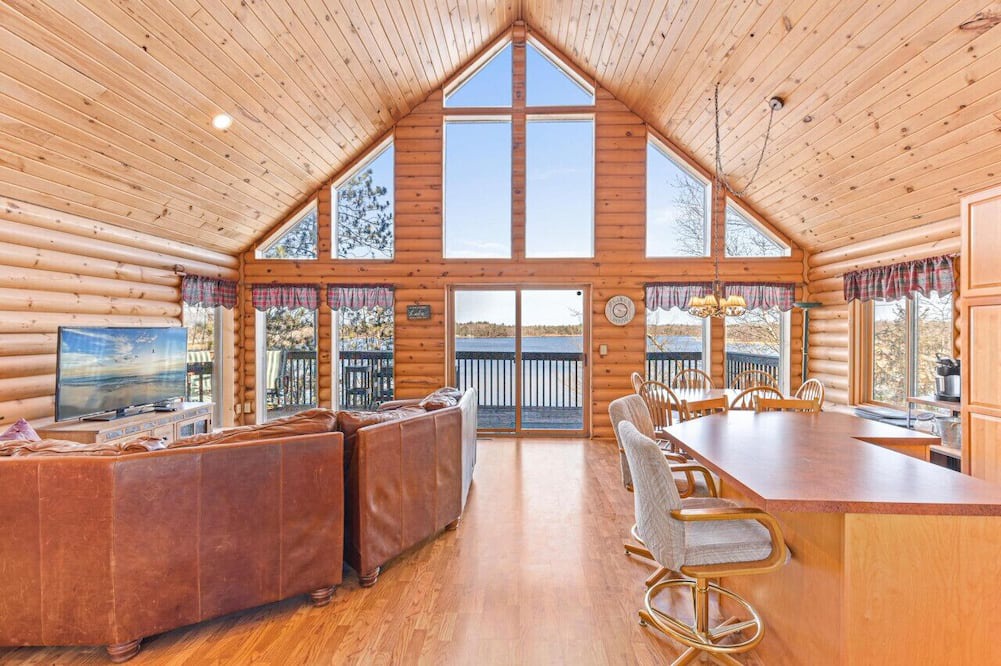 Webster House | Hill Road Chalet on Benoit Lake in Spooner WI