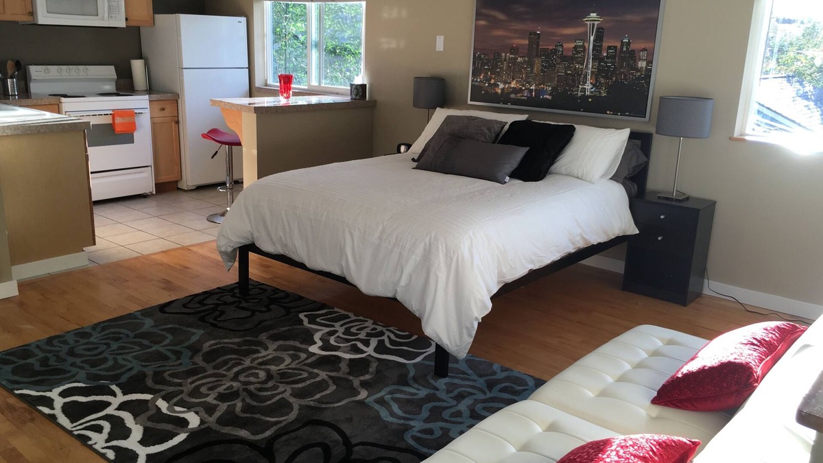 Queen Anne Apartment | Hill Top Flat with Parking