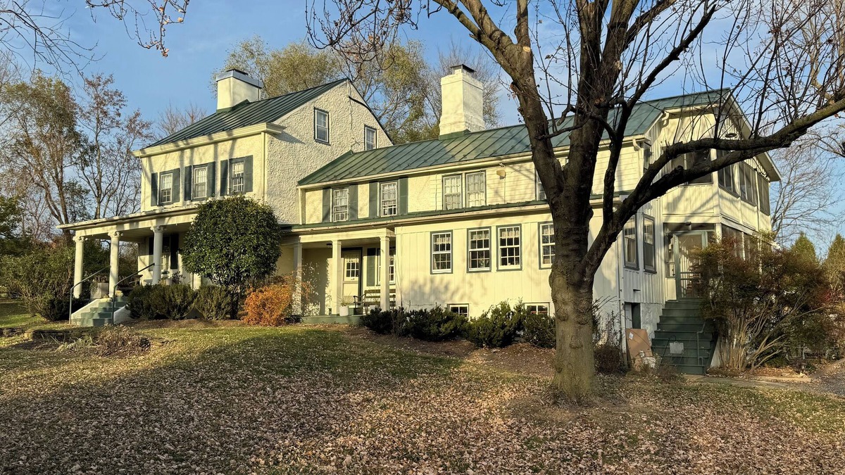 Blue Ridge Other | Hillandale Farmhouse circa 1774 - 6 bedrooms, sleeps 14, newly renovated