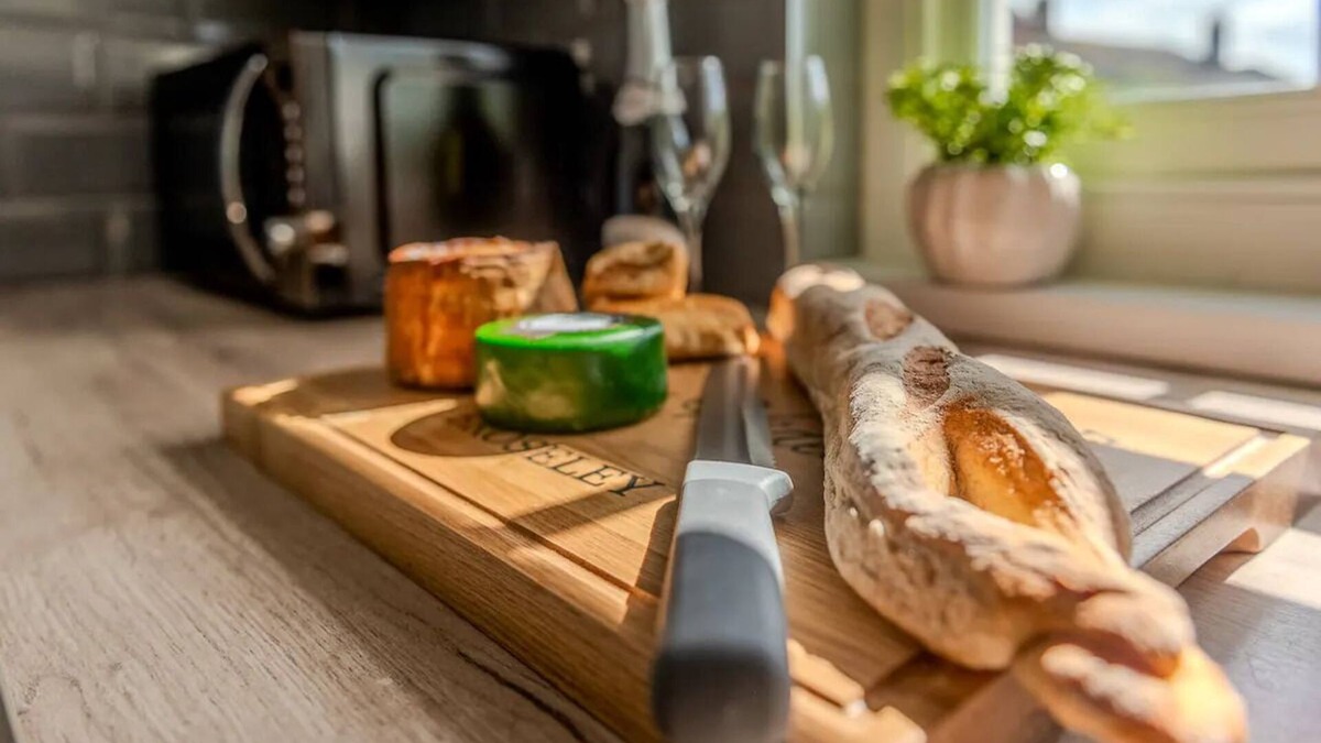 Broseley Apartment | Hillary's Hideaway a Luxury Apartment on the High Street in Broseley Shropshire