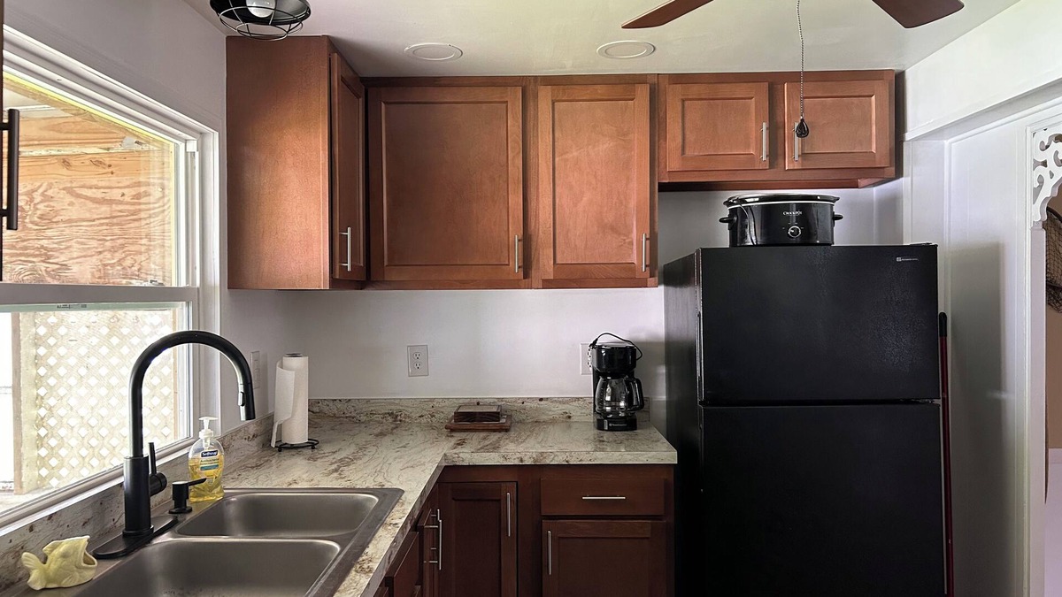 Satsuma House | Hillbilly Hideaway - Dunn's Creek & St. Johns River 2 Bdrm and 2 Bath.