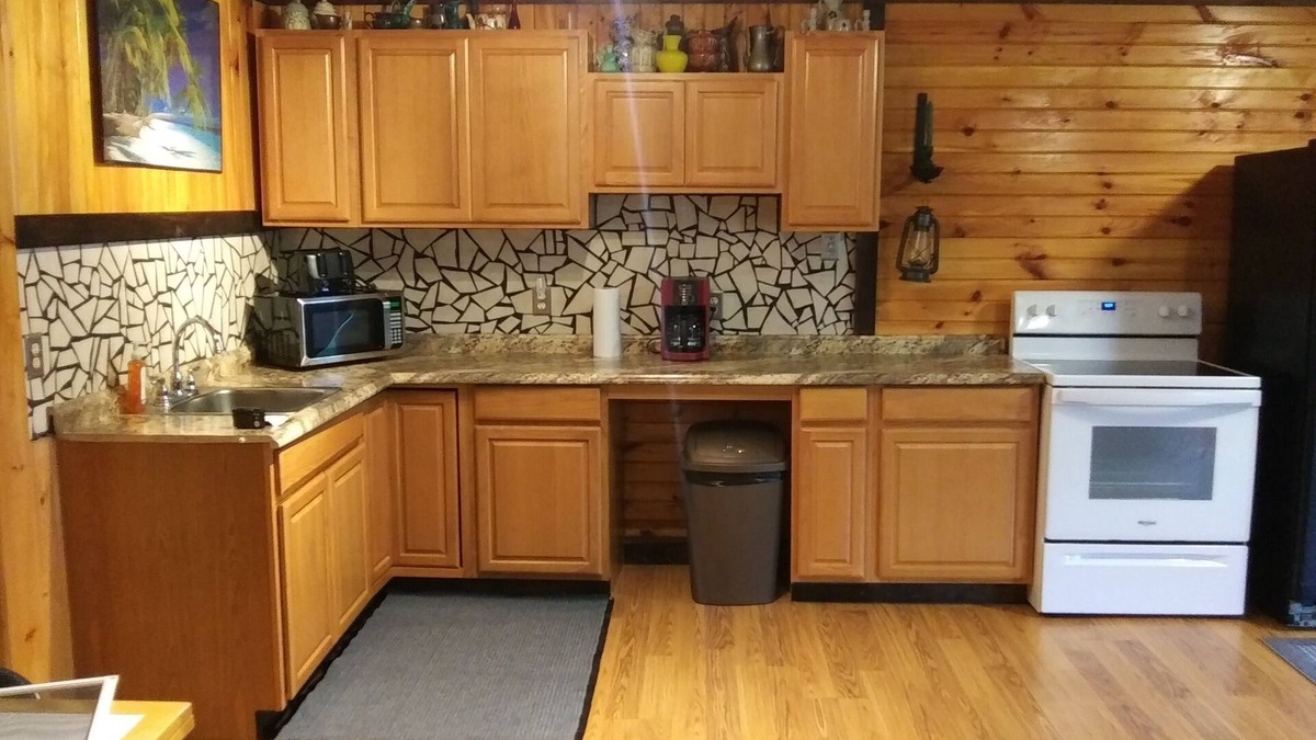 Benezette Cabin | Hillbilly Hilton @ Wilson's Paradise Lodging Medix Run Benezette Twp