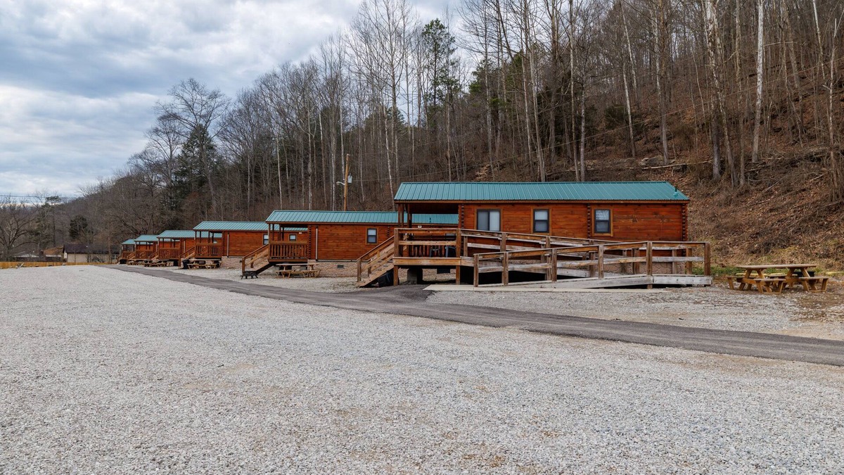Sod Cabin | Hillbilly Rockin' Rt 3 Cabins - Ivy Branch Trailhead