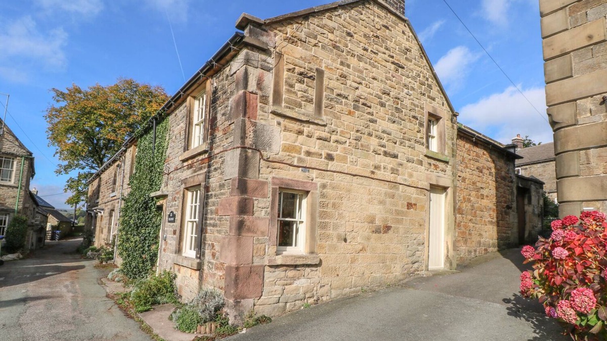 Longnor Cottage | HILLCREST, family friendly, character holiday cottage in Longnor