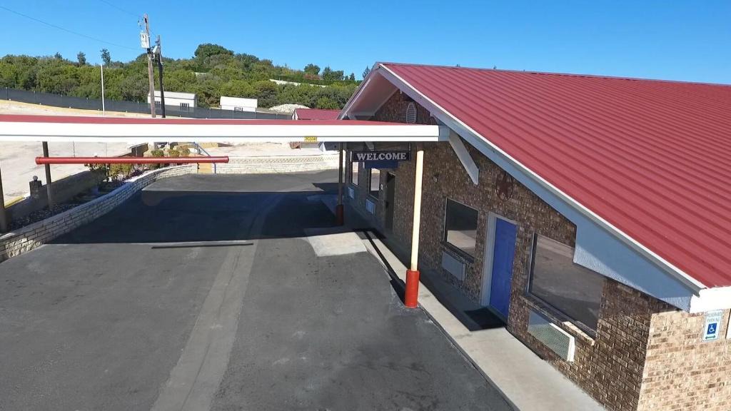 Ozona Hotel | Hillcrest Inn & Suites Ozona