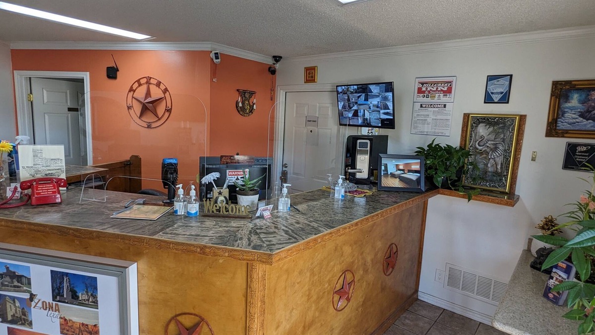 Ozona Hotel | Hillcrest Inn & Suites