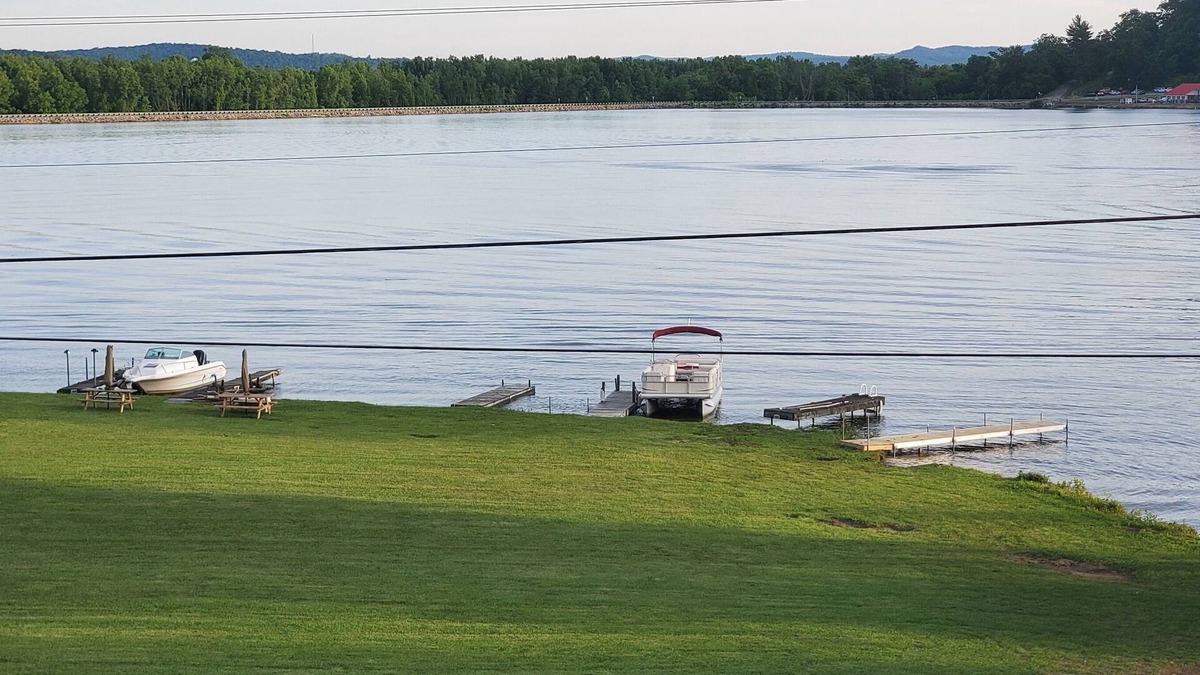 Waverly House | Hills of Lake White The perfect camping rental with all the amenities of home.
