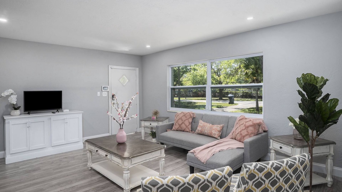 Tampa Apartment | Hillsborough River Unit B- Central to everything in Tampa