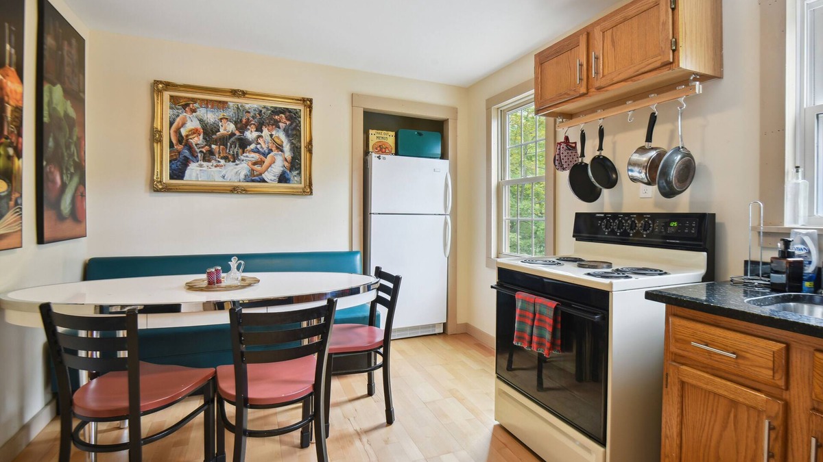 Hillsboro Condo | Hillsborough Village Retreat: Walk to River!