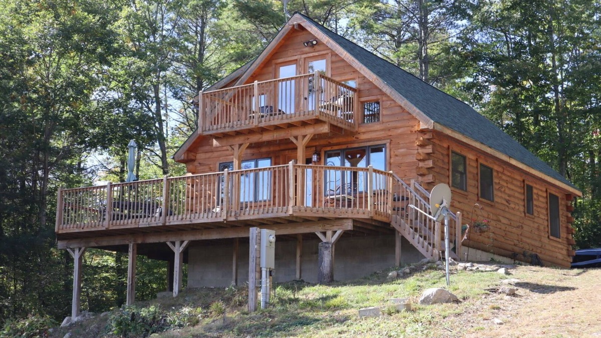 Schroon Lake Cabin | Hillside ADK Log Cabin with beautiful Schroon Lake views - 5 minutes to village!