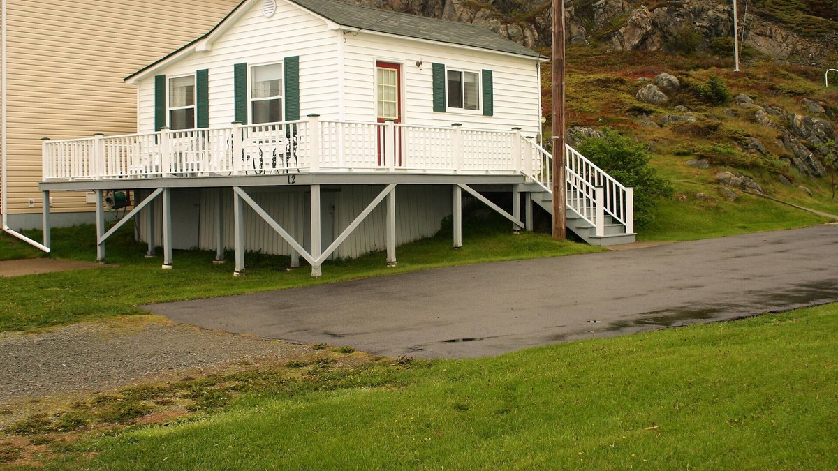 Twillingate Bed & Breakfast | Hillside B&B Cottage