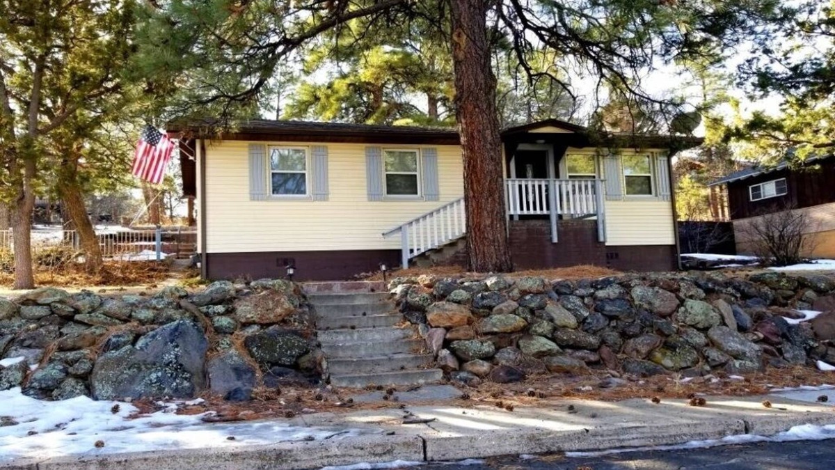 Williams House | Hillside Cottage In The Pines With Great Views