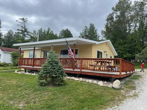 Cedarville House | 'Hillside' Cottage on the lake