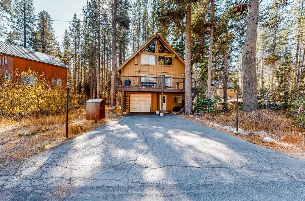 Serene Lakes House | Hillside Creek Cabin