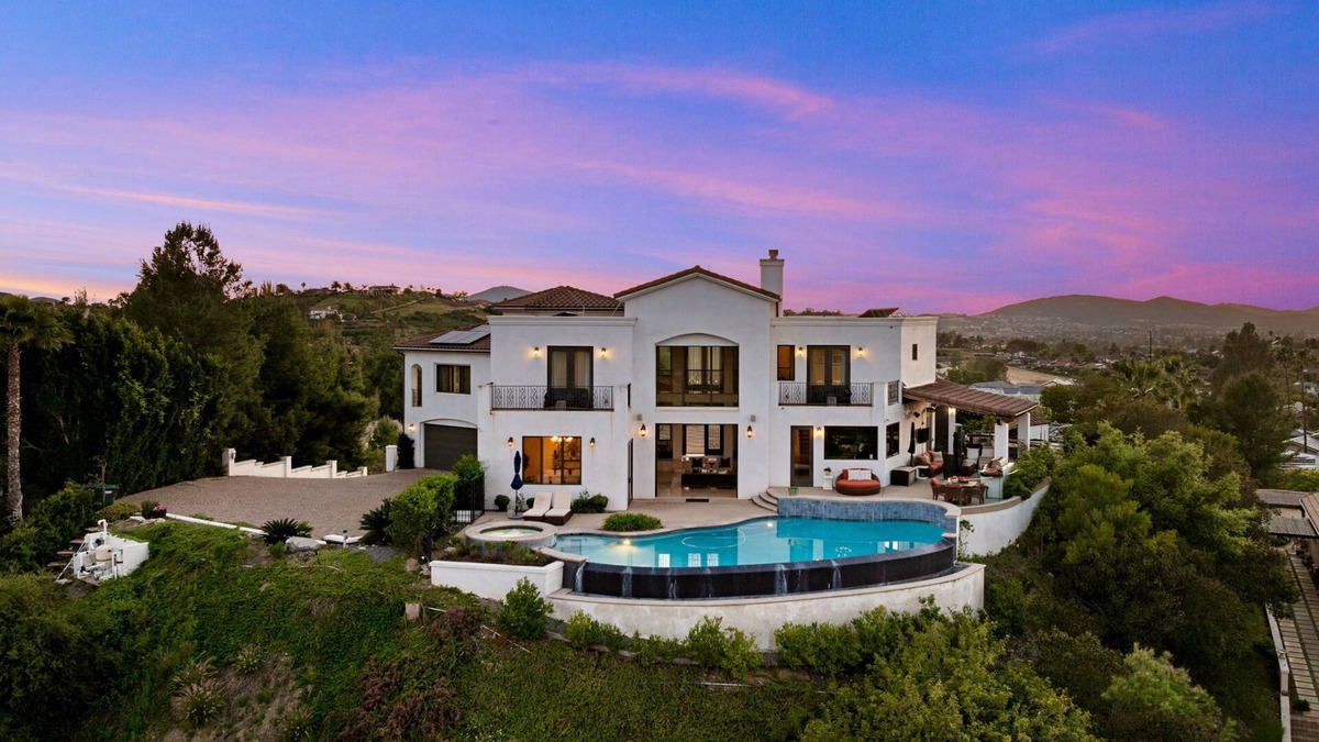 Poway House | Hillside Family Oasis: Infinity Pool & Sunset Spa