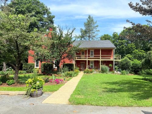 Salunga Bed & Breakfast | HIllside Farm B & B