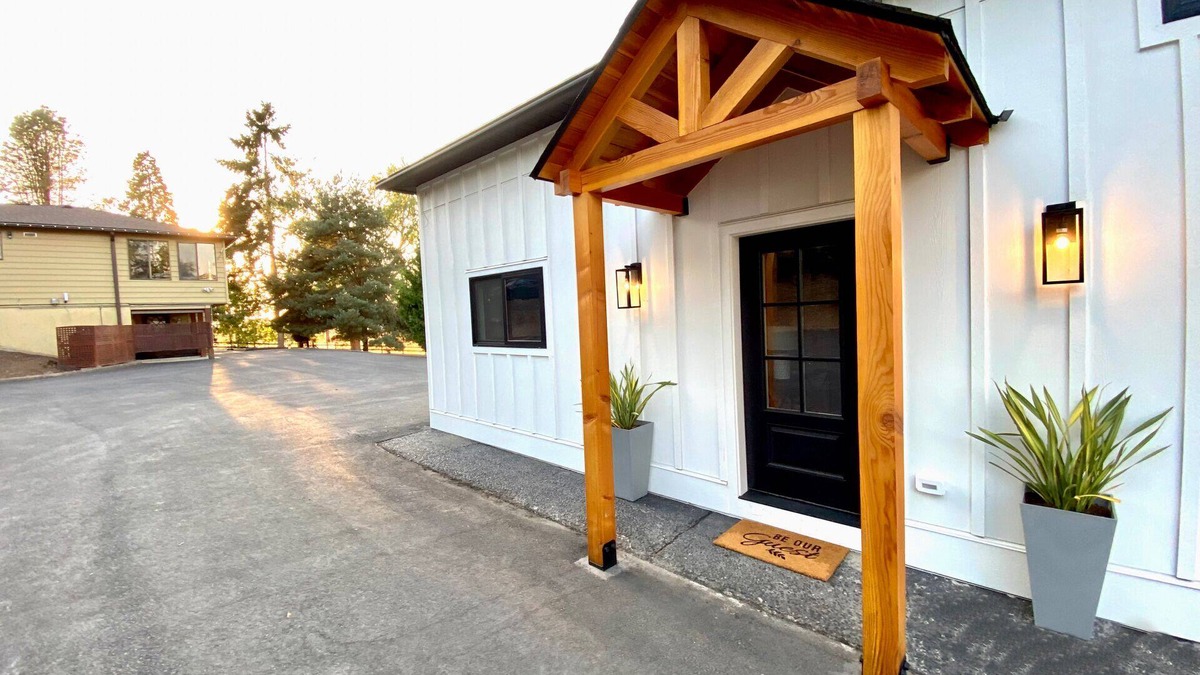West Stayton House | Hillside Guesthouse Retreat close to Salem & Albany
