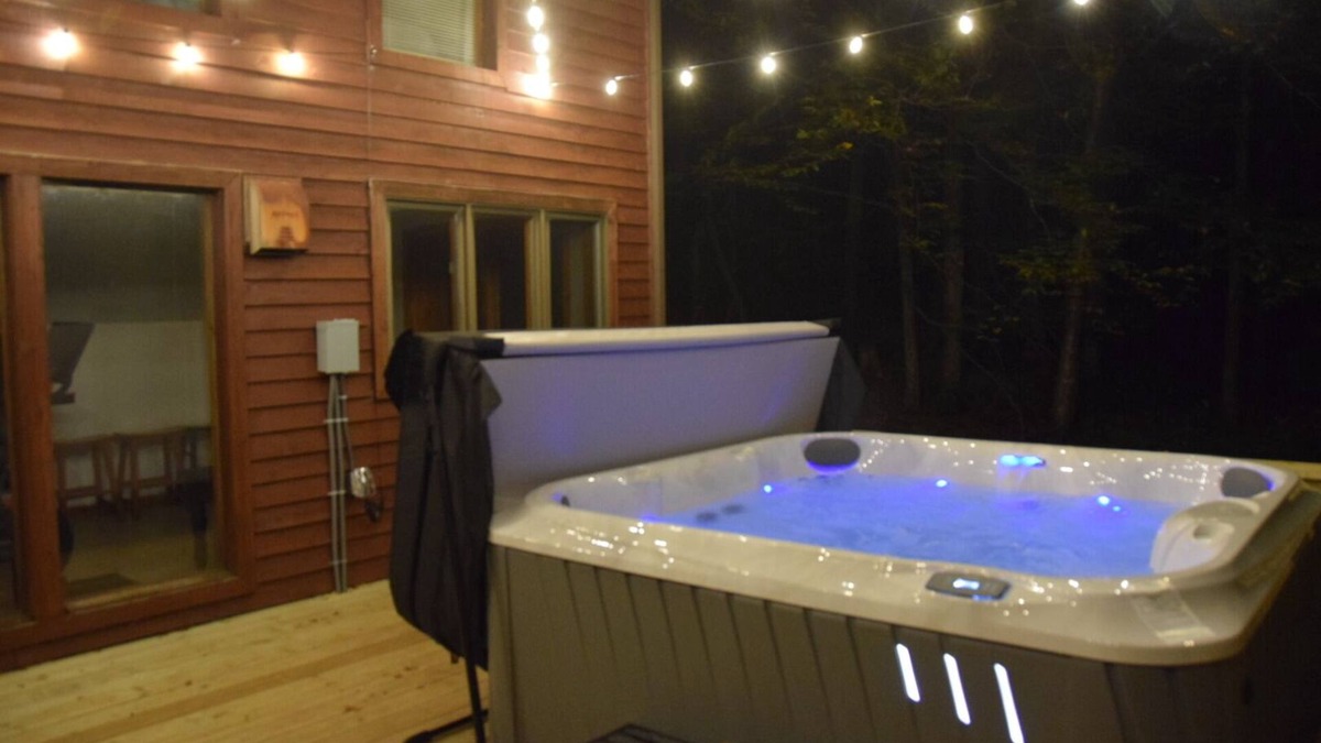 Old Timberline Cabin | Hillside Haus Hottub EV Timberline Game Rm