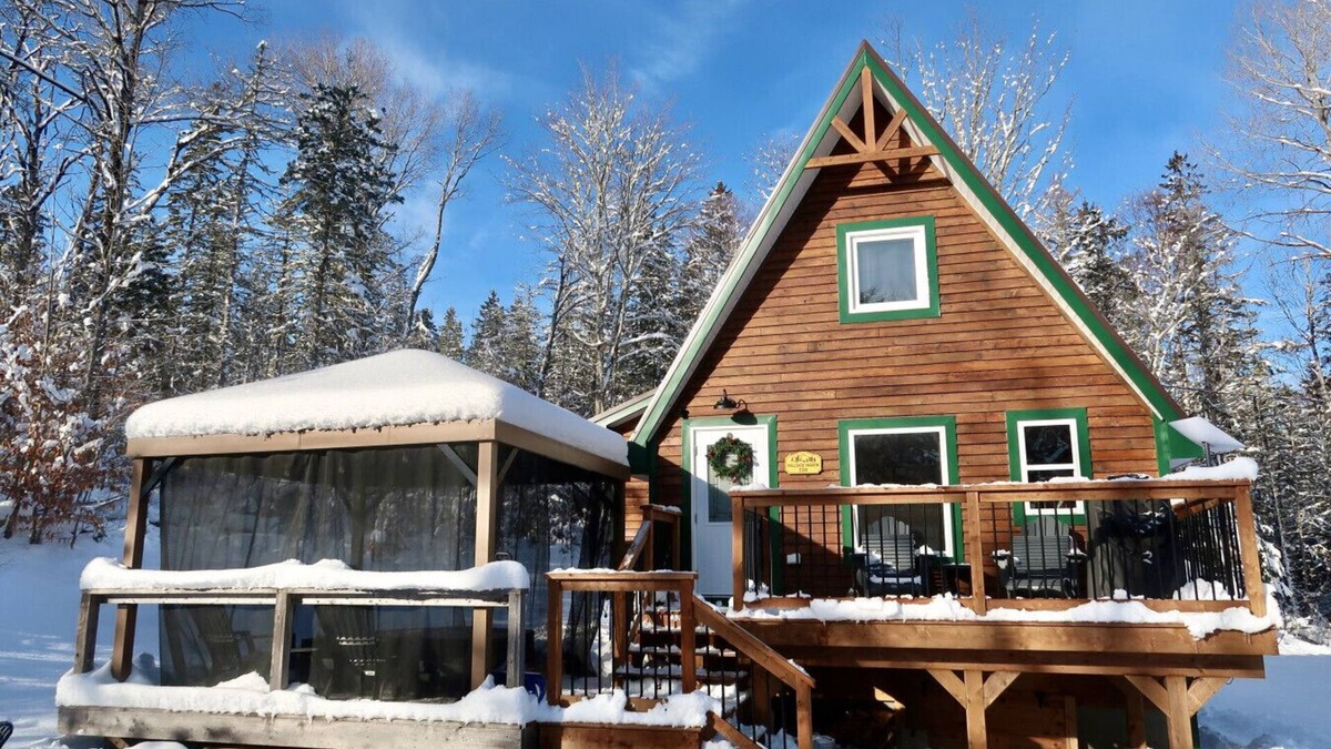 Waterford Cabin | Hillside Haven 1 Bedroom with Hot Tub