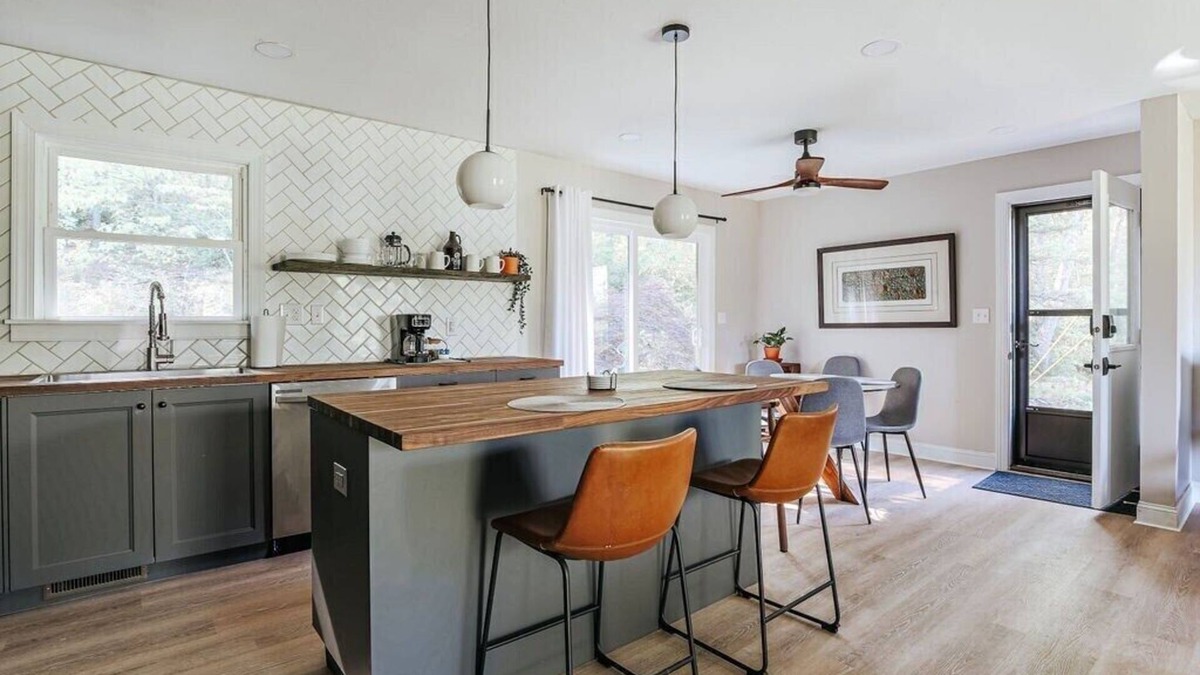 Faber House | Hillside Haven: Modern Retreat, Mountain Views