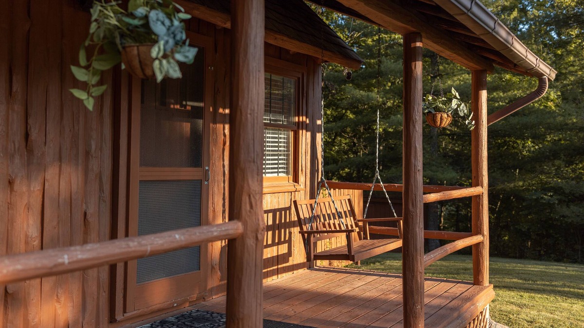 West Columbia Cabin | Hillside Haven