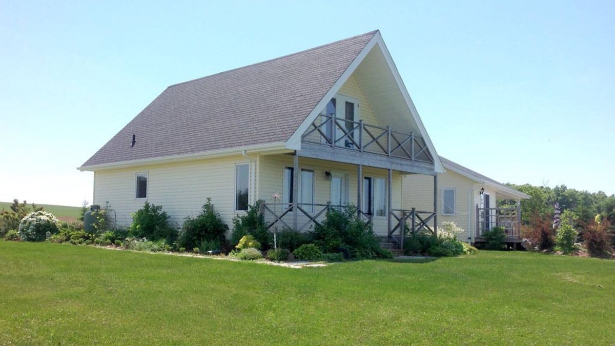 Burlington Cottage | Hillside Haven with Ocean View, Minutes to Cousin's Shore Beach!