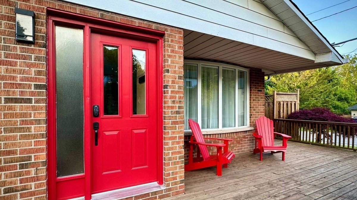 Port Stanley Cottage | Hillside Hideaway - Up By The Ravine w/5 Minute Walk to Little Beach
