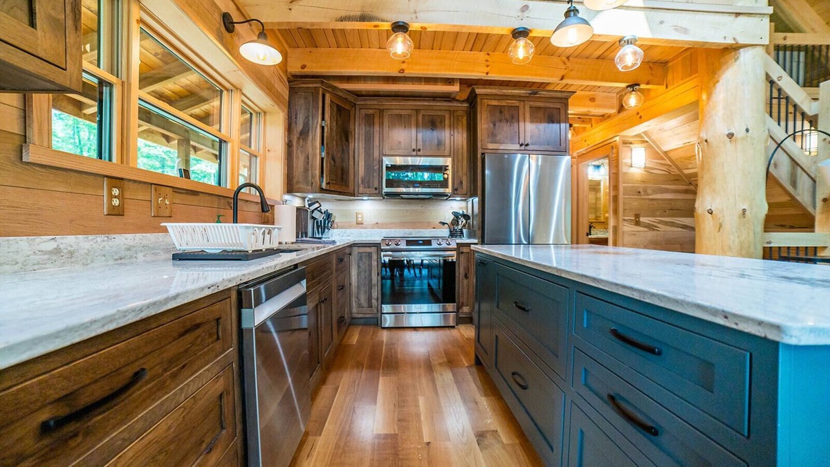 Logan Cabin | Hillside Hideaway - Cabin on 6 acres