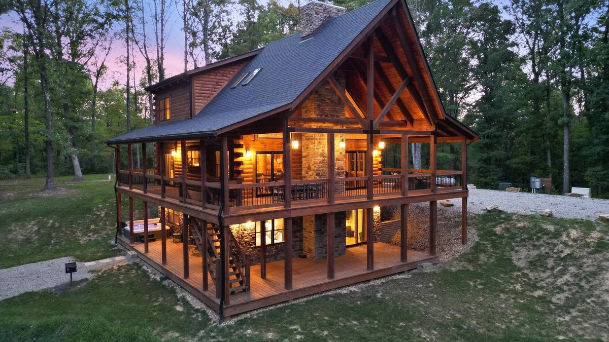 Logan Cabin | Hillside Hideaway - Cabin on 6 acres