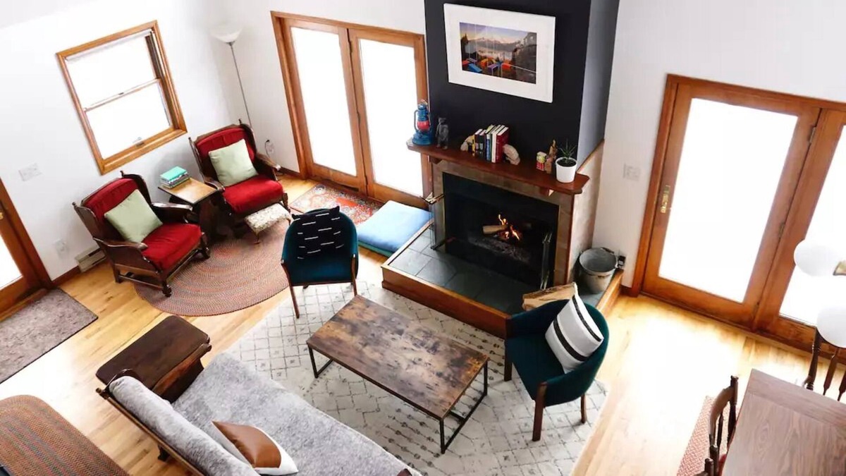 Fleischmanns Cabin | Hillside Hideaway: fireplace + 5 mins to Belleayre