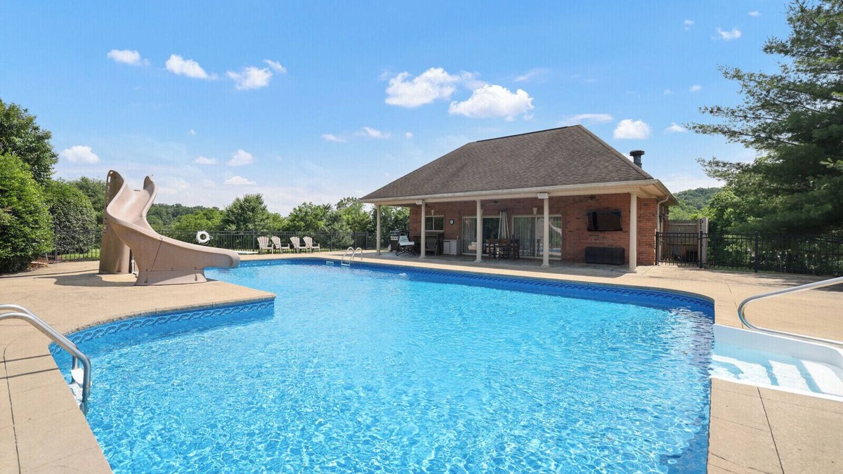 Goodlettsville Apartment | Hillside Hideaway - Pool + Great Amenities Close to Nashville